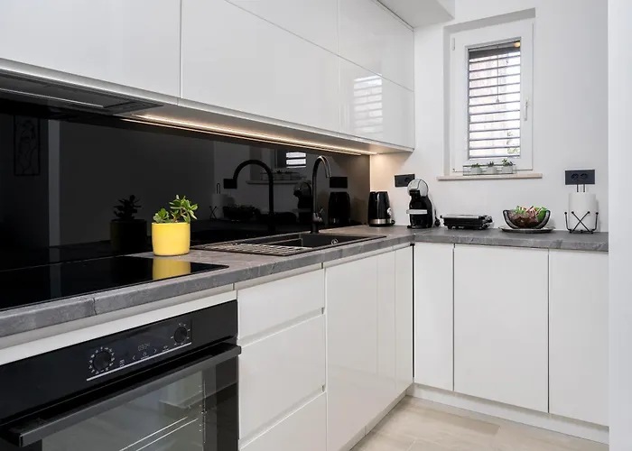 Nela Srebreno * Mlini