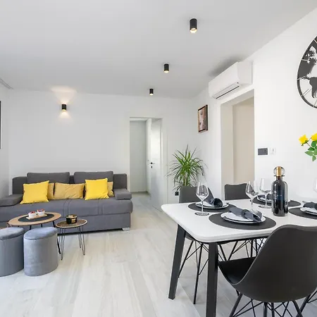 Nela Srebreno Apartment Mlini