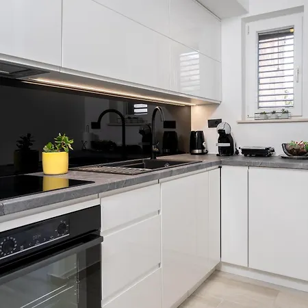 Nela Srebreno * Mlini